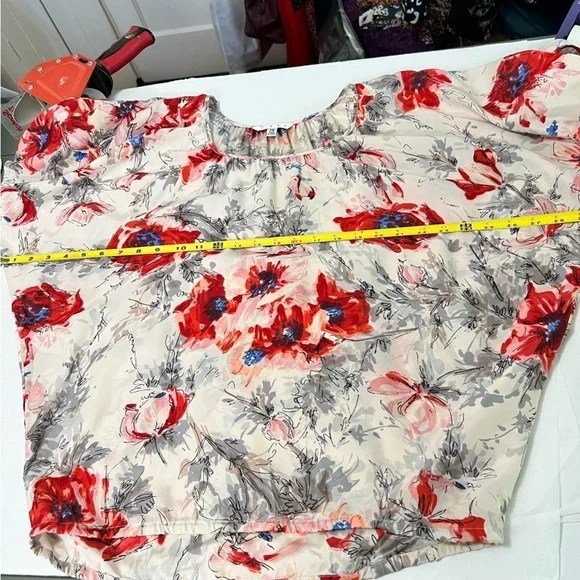 Cabi Blouse 100% Silk #399 Gray Red Poppy Floral Flower Fairy Top Oversized - Picture 11 of 12